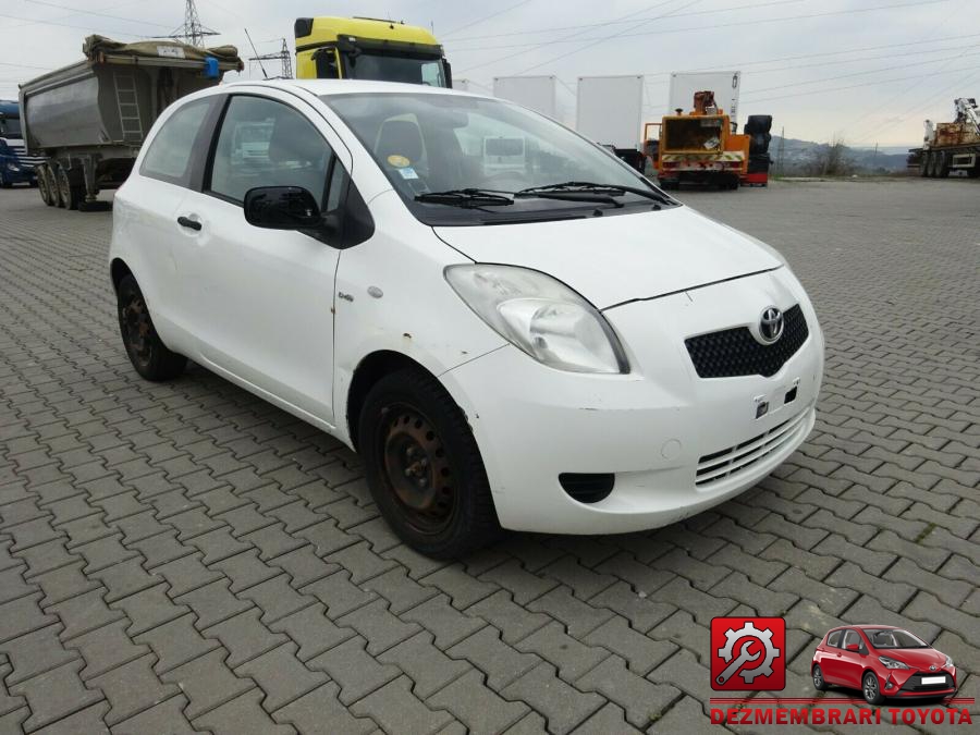 Proie ceata toyota yaris 2007